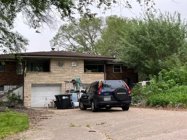 5620 Lake St, Omaha, NE 68104