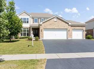 516 Regal Ln, Bolingbrook, IL 60490