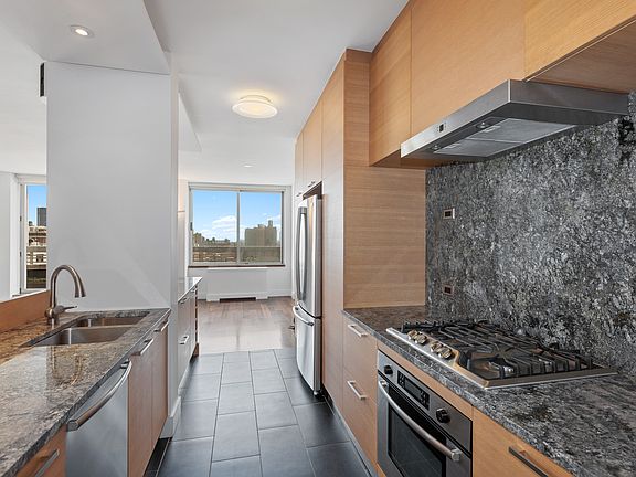 3rd image of 170 E 87th St APT W17d