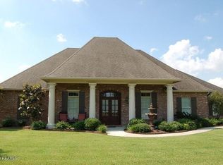 390 Moulin Rd, Broussard, LA 70518