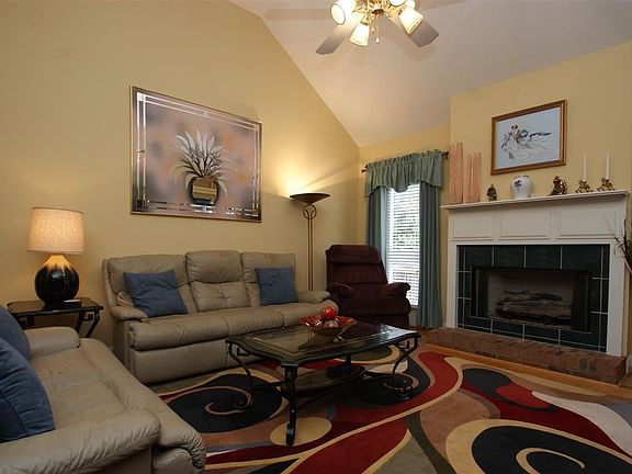 5th image of 8 Sourwood Brook Ct