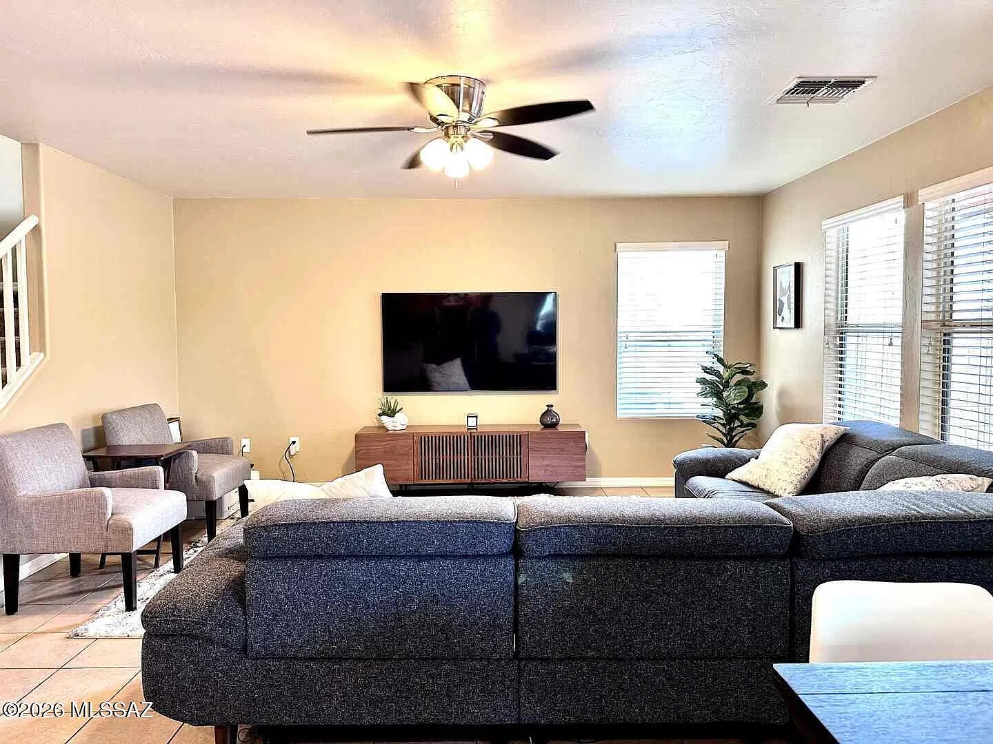 4 bed, 2.5 bath, 2023 sqft, $2,400 — Photo 4