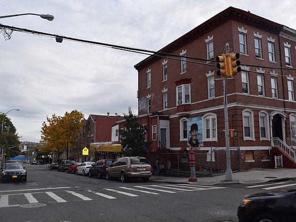 2nd image of 1452 Bryant Ave