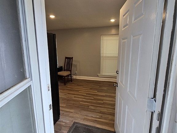 3rd image of 26 Chatham St