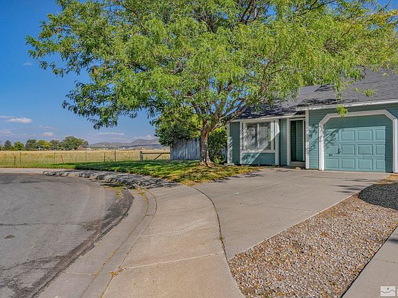 3rd image of 829 Round House Ln