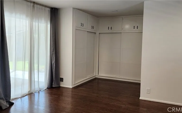 460 Winthrop Rd — Photo 14