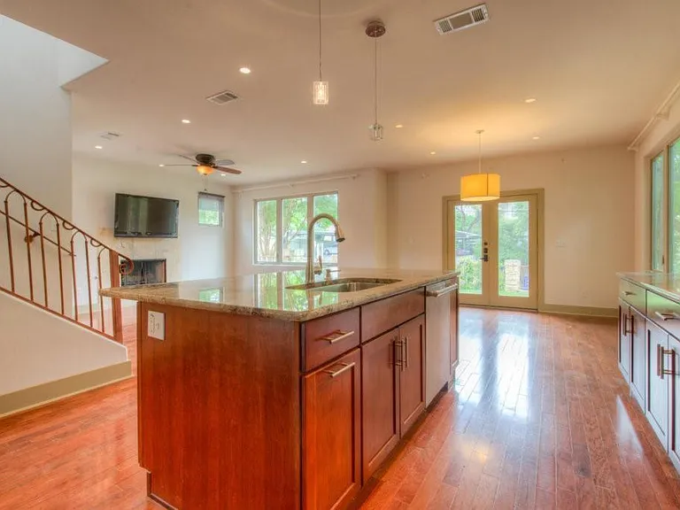 605 Peacock Ln #C — Photo 4