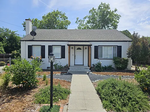 113 Central St Photo 1