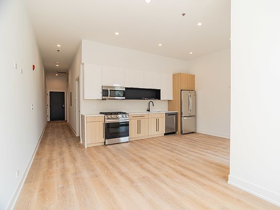 3rd image of 2044 W Irving Park Rd #302