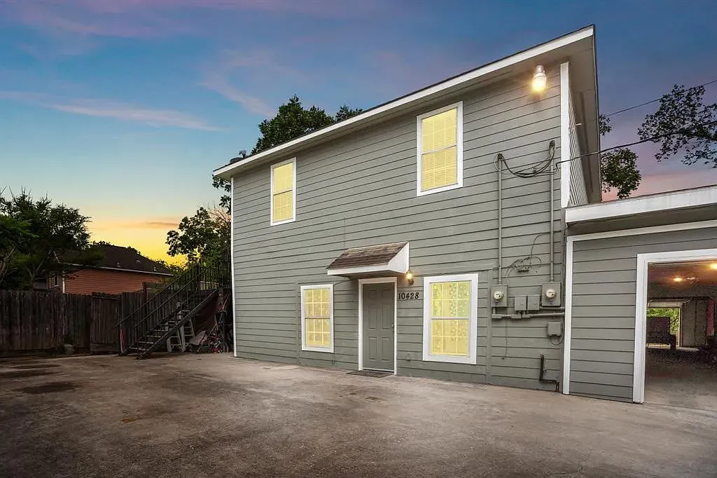 2 bed, 1.0 bath, 900 sqft, $1,100 — Photo 2