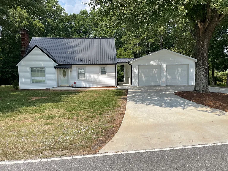 2317 Old Stage Rd — Photo 1
