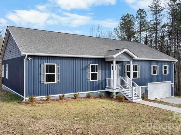 138 Cascades Dr, Hickory, NC 28601