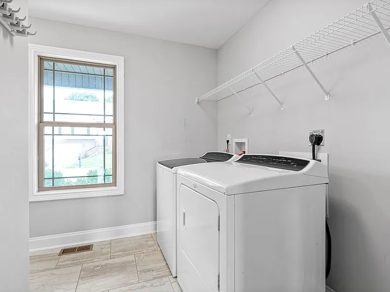 3482 Southwood Dr — Photo 16