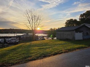 1225 N 2nd St, Le Claire, IA 52753