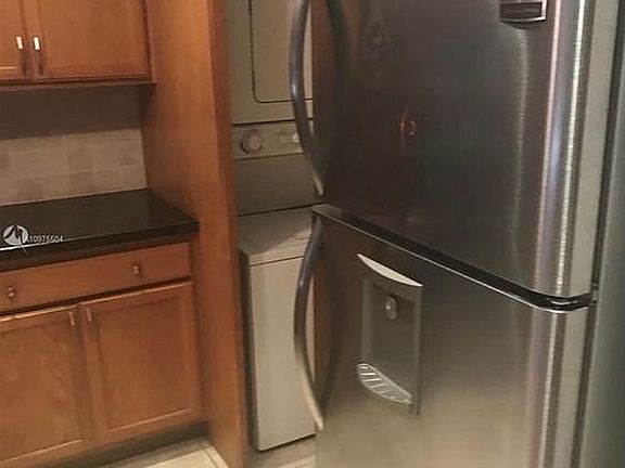 4th image of 1701 N Treasure Dr APT 6