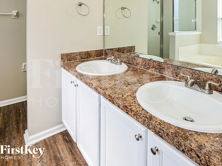 6983 Lafayette Park Dr — Photo 10