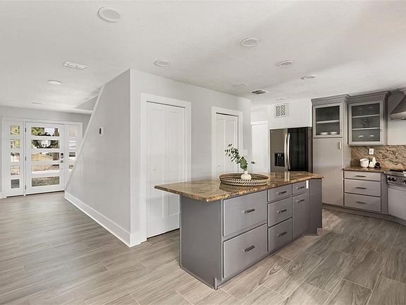 5th image of 6914 S Wall St
