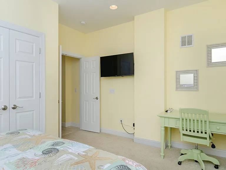 105 Dow Ave #A — Photo 34
