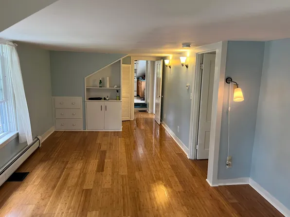 328 Gulf Rd Floor 2, South Dartmouth, MA 02748