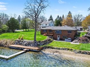 2596 N Williams Lake Rd, Waterford, MI 48327