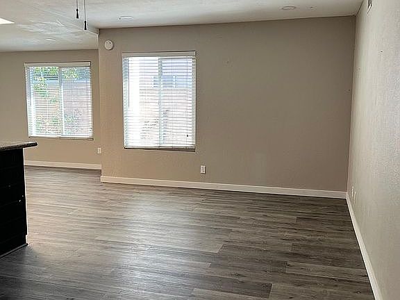 3rd image of 1240 N Mosswood Dr