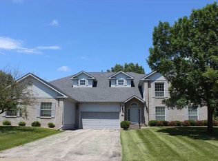 3000 Towne House Dr NE, Cedar Rapids, IA 52402