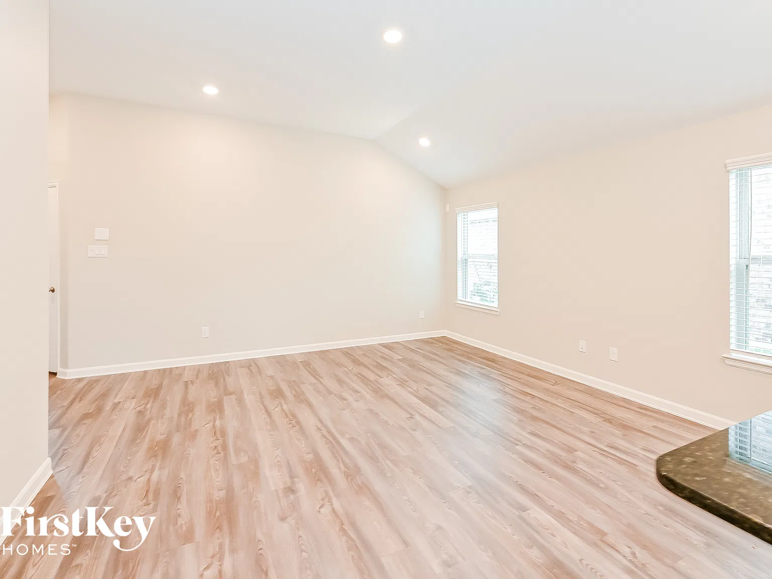 3 bed, 2.0 bath, 1567 sqft, $2,220 — Photo 3