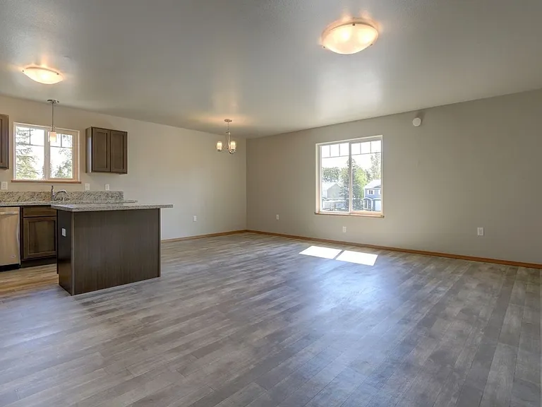 4565 W Overby St — Photo 6