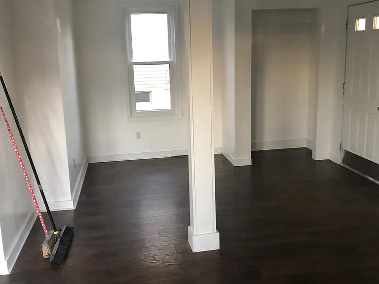 13 W Madison St — Photo 2