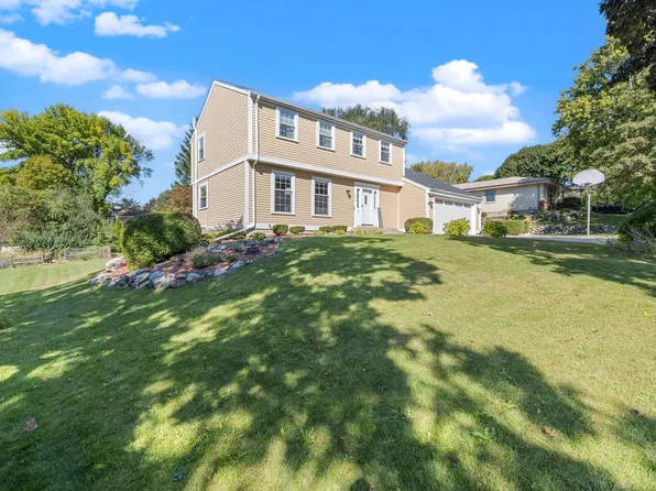 504 Rawlins Dr, Waukesha, WI 53188