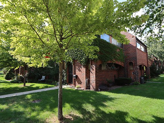 3rd image of 841 S Racine Ave Unit C
