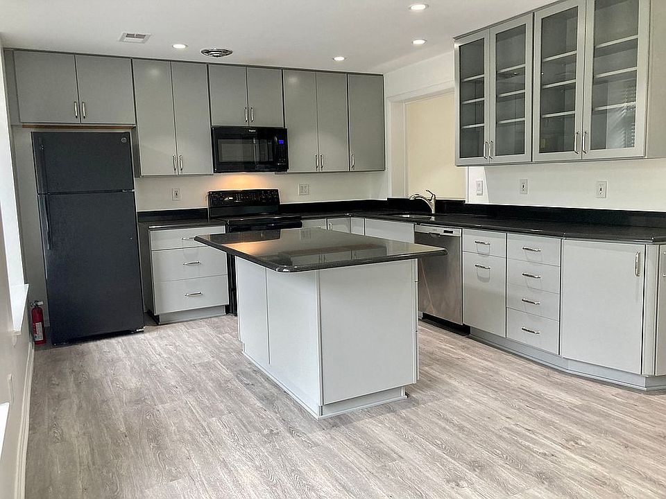 Spacious brand new kitchen