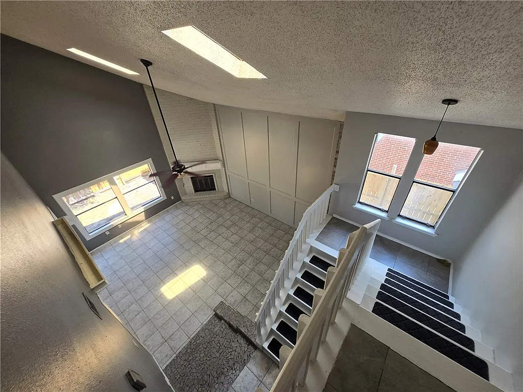 3 bed, 2.5 bath, 1702 sqft, $2,350 — Photo 4