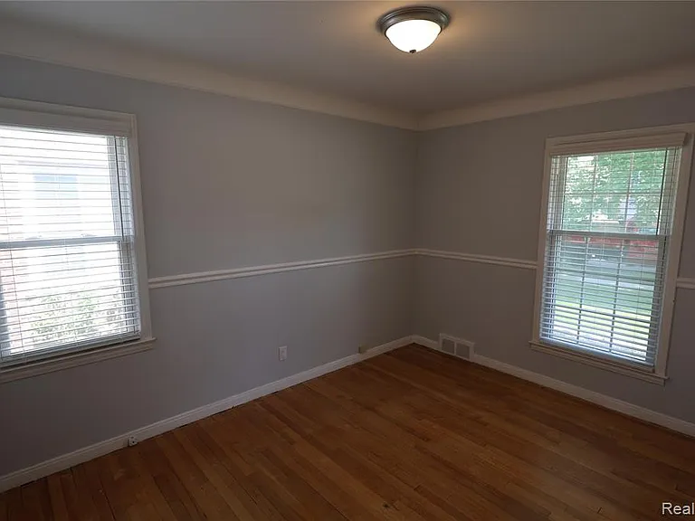 4121 Seminole Dr — Photo 58