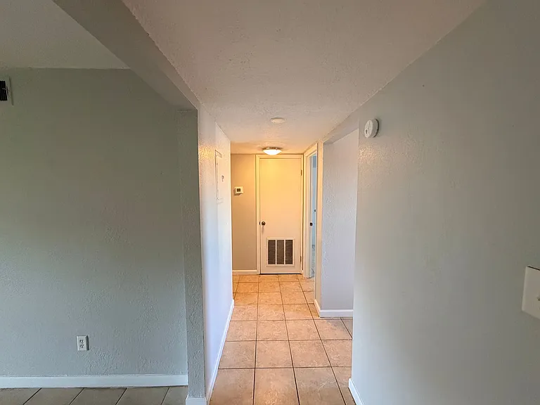 1616 E Moore St — Photo 12