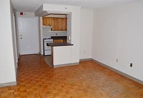 4th image of 1025 Hancock St Unit 1D
