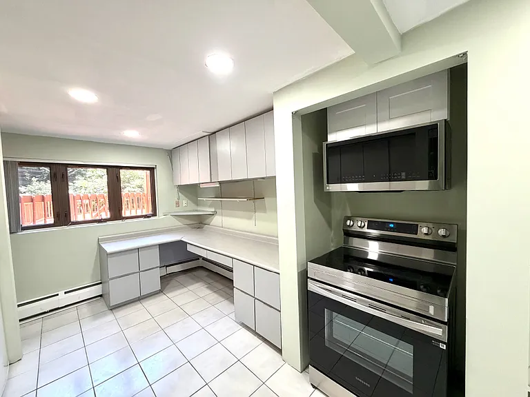 52 Deepdale Dr — Photo 16