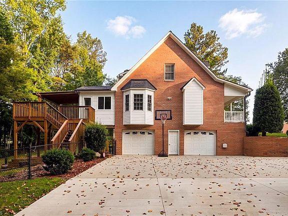 5th image of 182 Crowfoot Ct