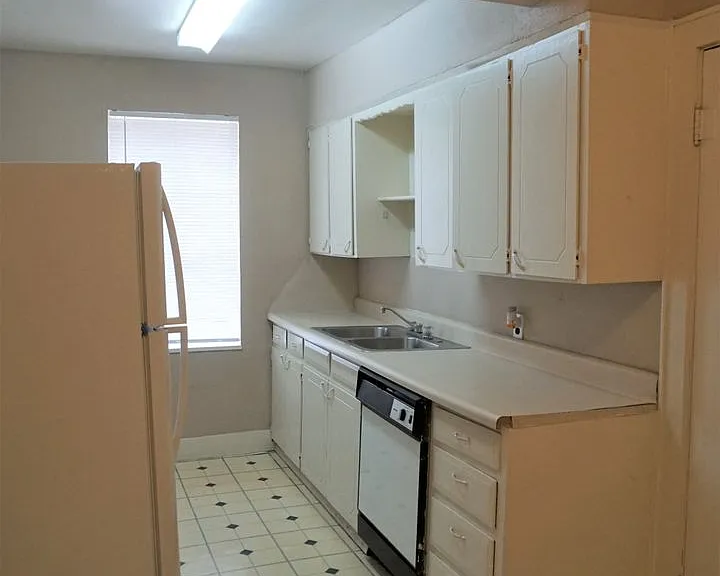 3400 N Robinson Ave — Photo 22