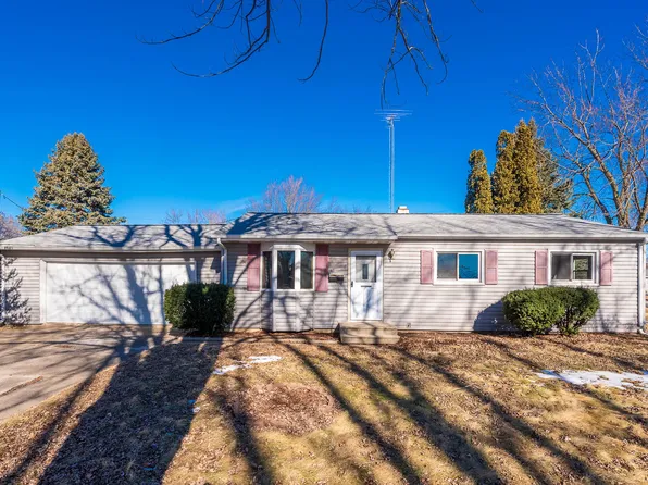901 Garfield Dr, Rochelle, IL 61068