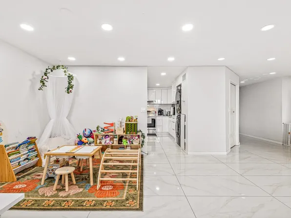 427 Harmon Cove Tower image 12 of 24