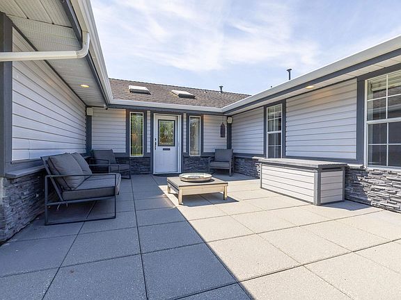 3rd image of 15430 Kilmore Close