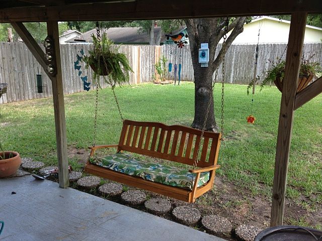 Covered porch w Deck to side