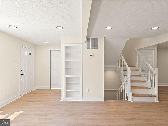 5th image of 8085 Steeple Chase Ct