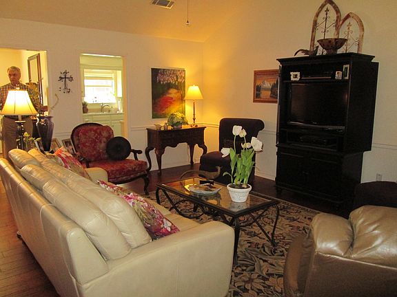 2nd image of 501 Smythe St