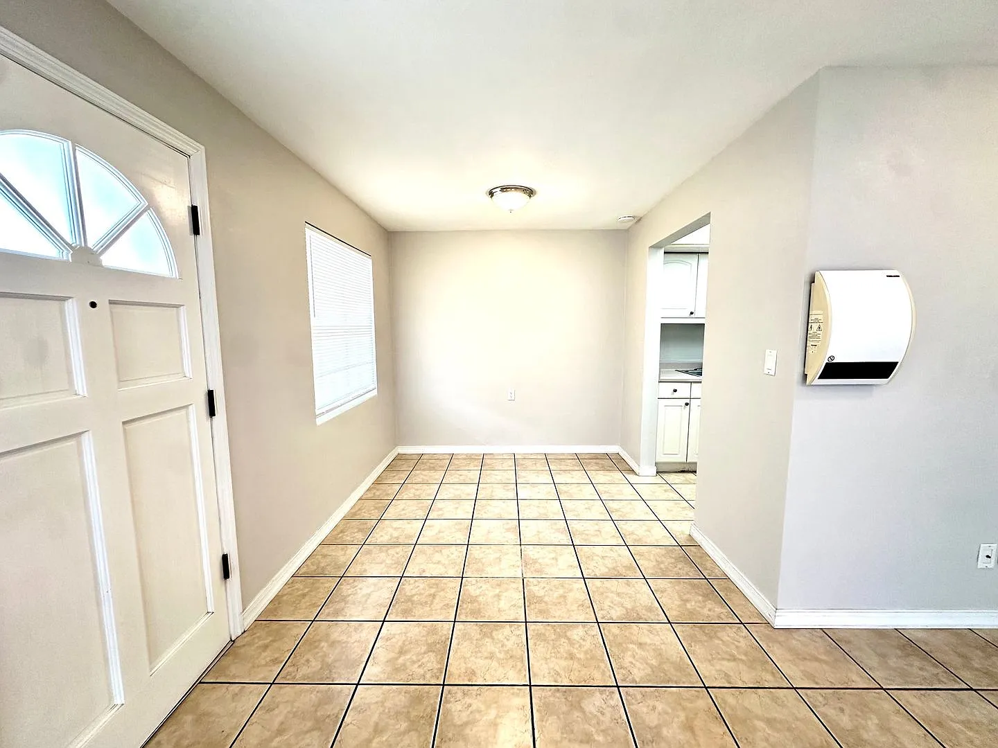 Unfurnished/Annual rental with 1br/1ba 1 carport available now in Clearwater! — Photo 4