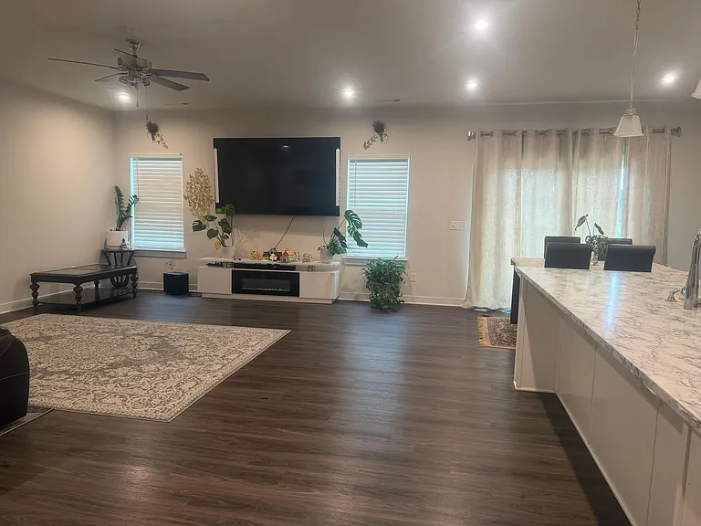 300 Finnegan Ct — Photo 8