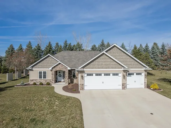 431 N Pine Grove Ln, Hortonville, WI 54944