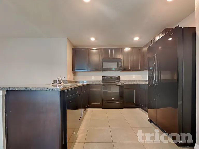 7846 Broad Pointe Dr — Photo 3