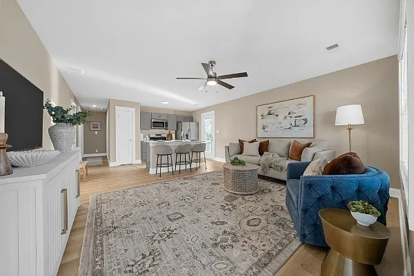 327 Wisteria Ln — Photo 2